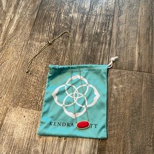 Kendra Scott necklace
